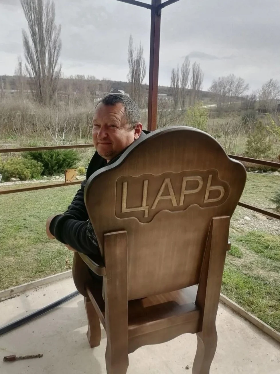 Кресло-трон оригинальный подарок