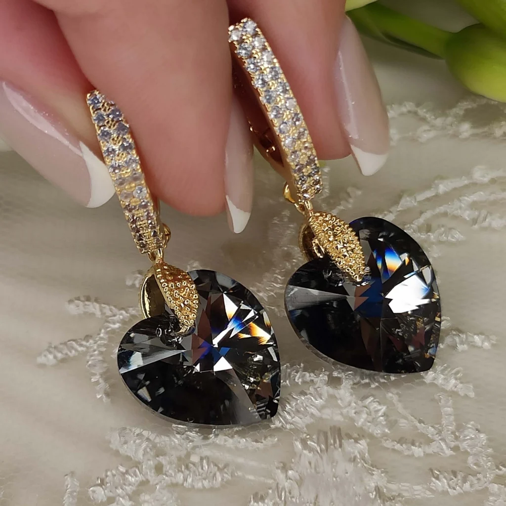 Серьги с черными кристаллами «сердце»
