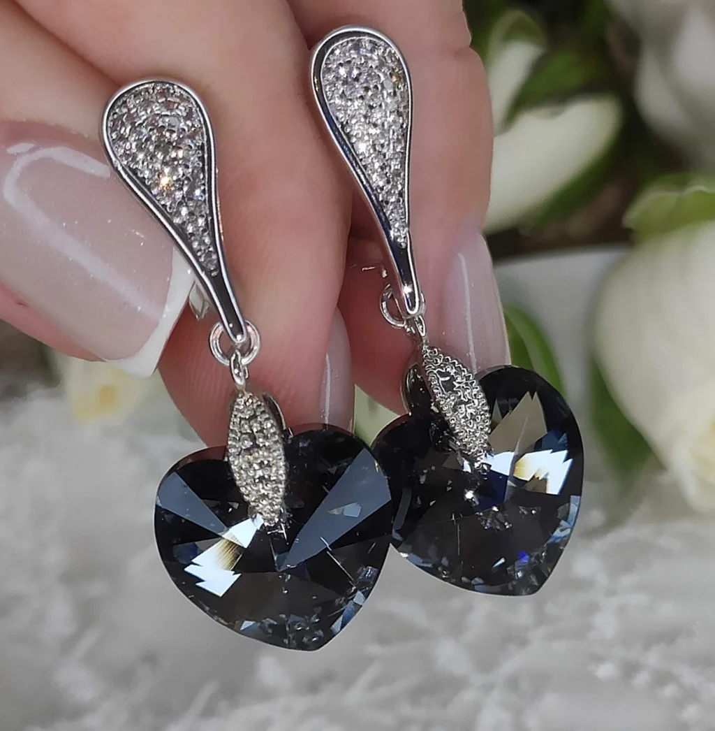 Серьги с черными кристаллами «сердце»
