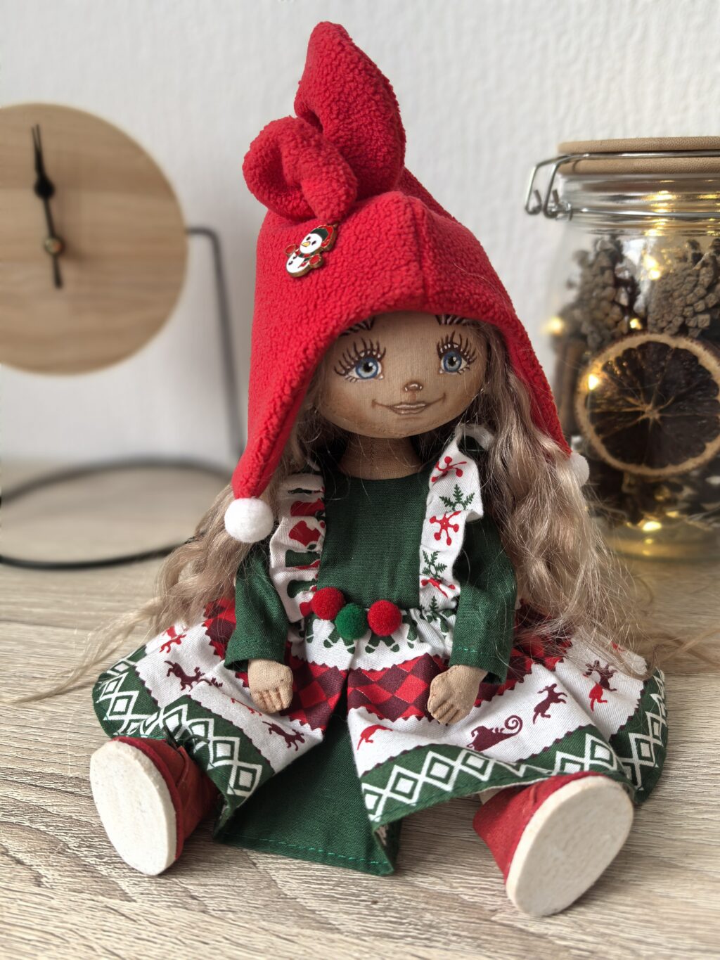 Кукла текстильная в новогоднем наряде